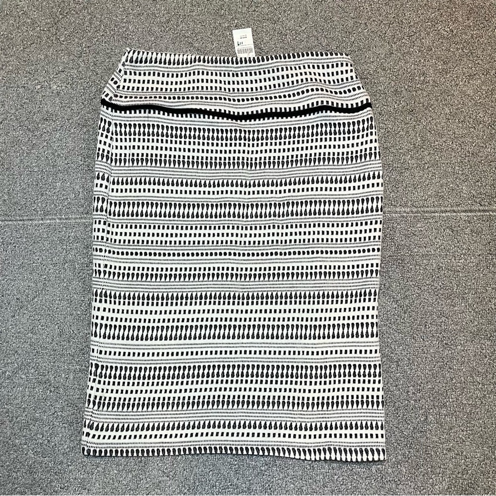 New Barneys New York Pencil Skirt Size Large Aztec Western Geometric Side Zip
